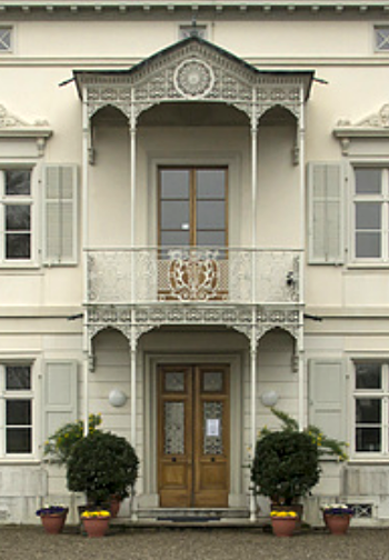 /trichter/buecher/bilder-allgemein/Villa_Merian_2017.png
